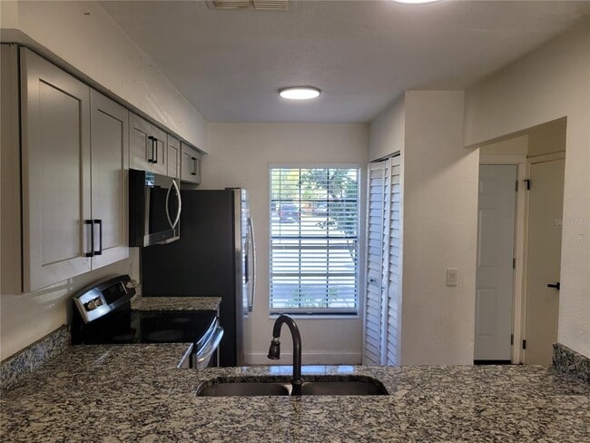 Building Photo - 1236 Dovehill Dr