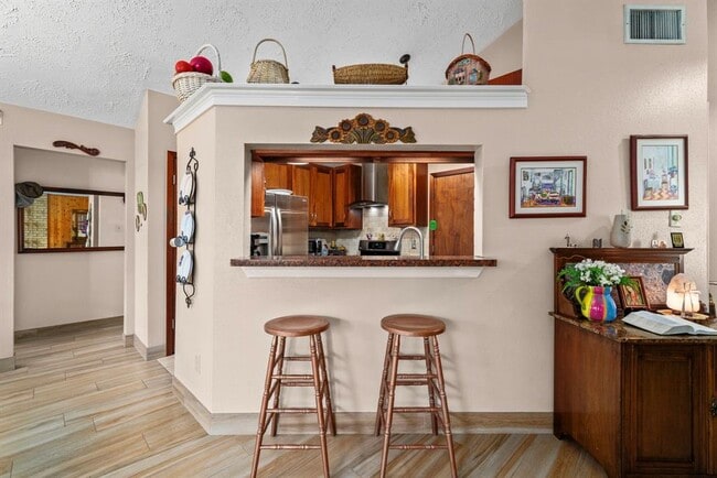Building Photo - 16323 La Luna Dr