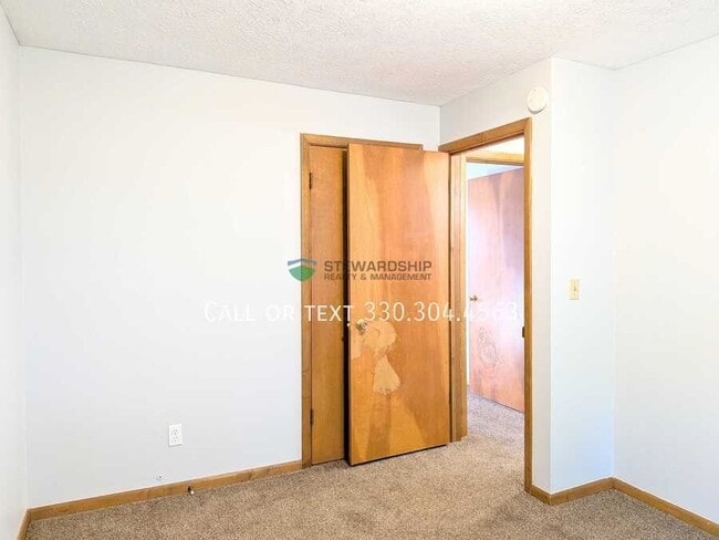 Building Photo - 127 Elm St NE