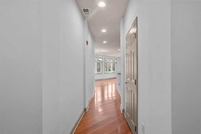 Building Photo - 7400 River Rd