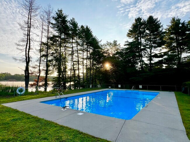 Primary Photo - 9 Grandview Dr