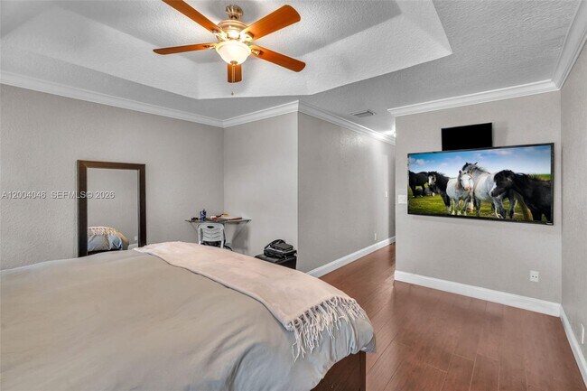 Building Photo - 10112 Royal Palm Blvd