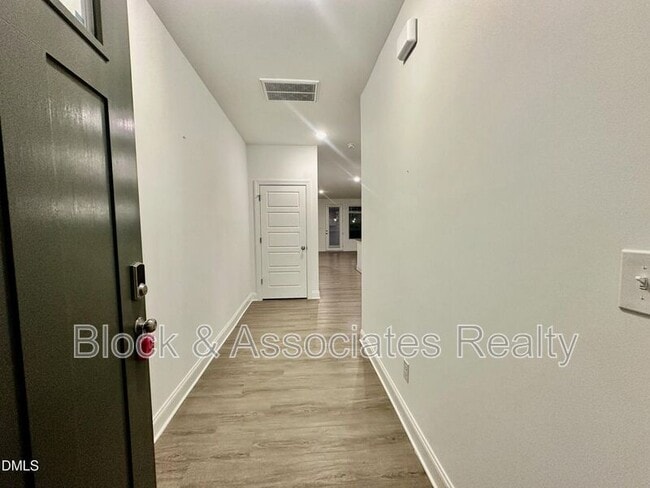 Building Photo - 2093 Maggie Vly Dr