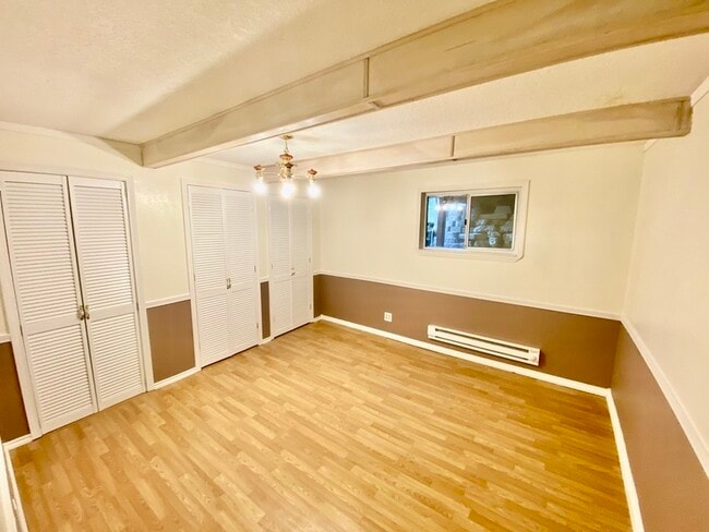 Building Photo - 313 NE 185th St