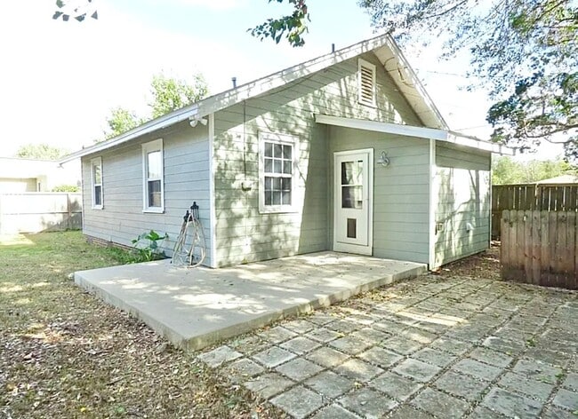 Building Photo - Updated Home in Historic East Hill