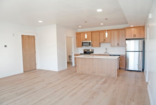 Building Photo - 105 W 100 S