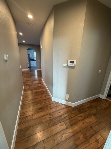 Building Photo - 1605 Paseo Flores Dr