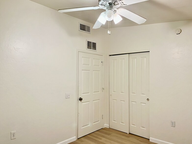 Building Photo - 4454 E 3rd St