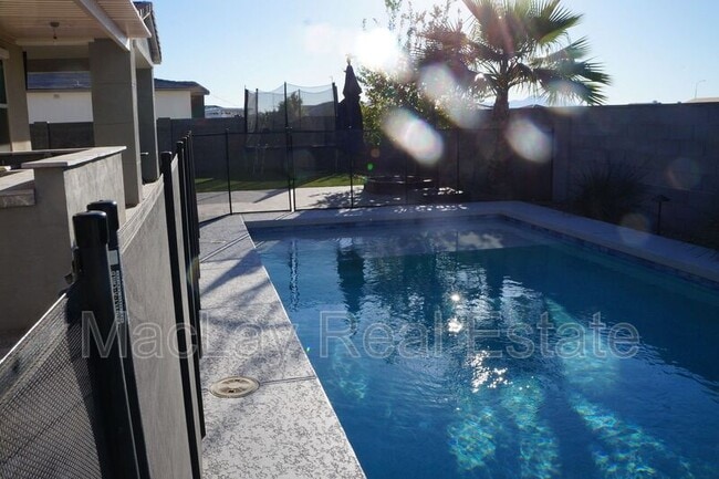 Building Photo - 1193 E Nolan Pl