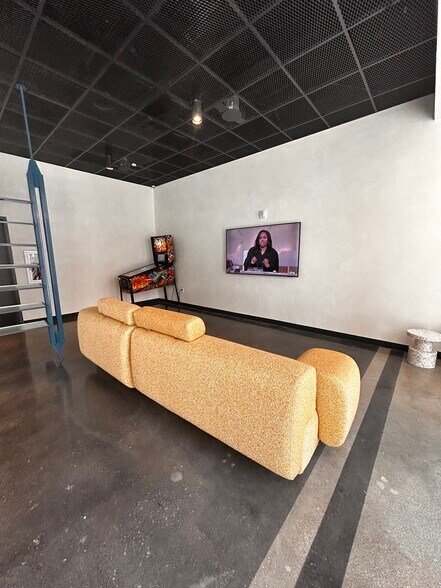 Building Photo - 1940 NW 2nd Ct