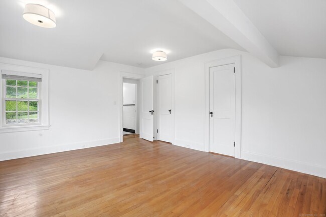 Building Photo - 481 Bronson Rd