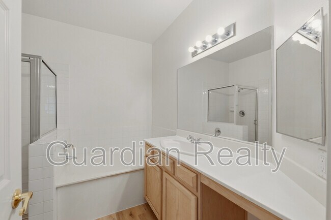Building Photo - 2050 W Warm Springs Rd