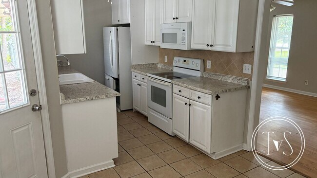 Building Photo - WINTER MOVE-IN SPECIAL: 50% OFF 1st FULL MONTH'S RENT!**