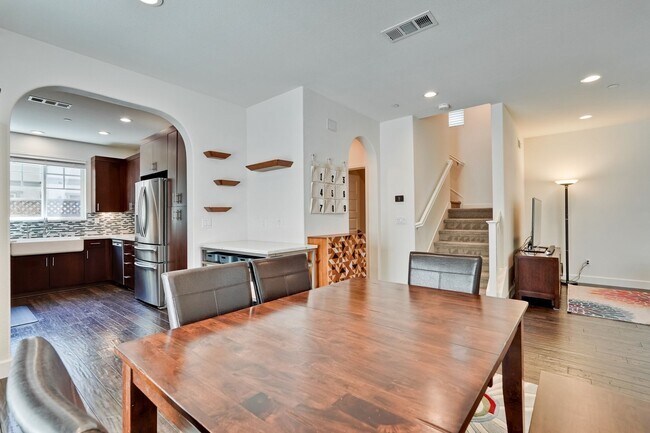 Building Photo - Modern Townhome in Prime Location — Walkab...