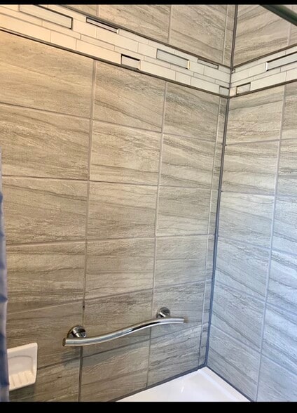 Building Photo - 143 Delphine St