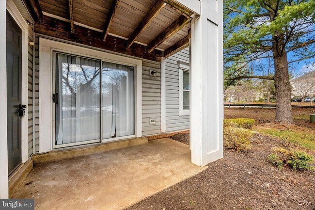 Building Photo - 10001 Vanderbilt Cir