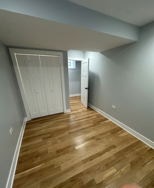 Building Photo - 2046 W Moffat St