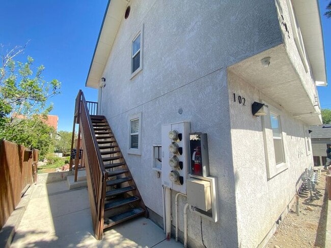 Building Photo - "TinyHouse" Apartment Downstairs - Washer/Dryer, Dishwasher, AC, Parking Space