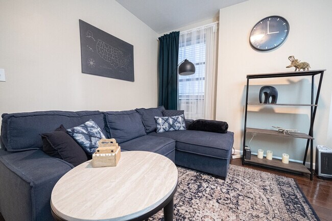 Building Photo - 5 W 101st St