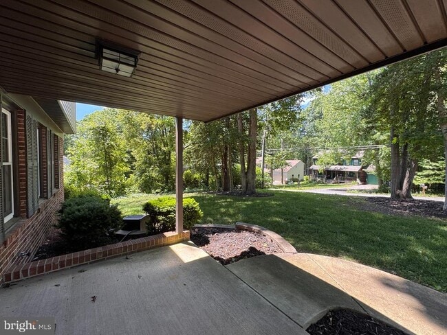 Building Photo - 2026 Admiral Dr