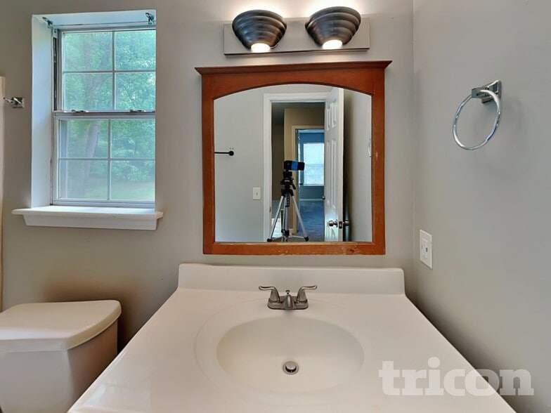 Building Photo - 3520 Willow Tree Cir