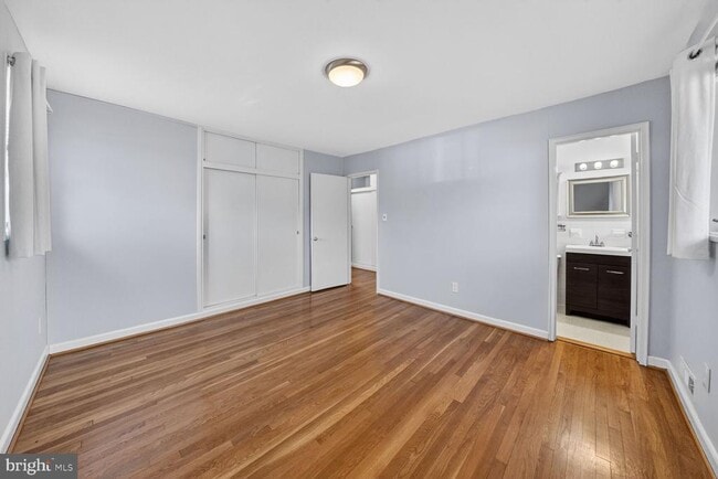 Building Photo - 6020 Cheshire Dr