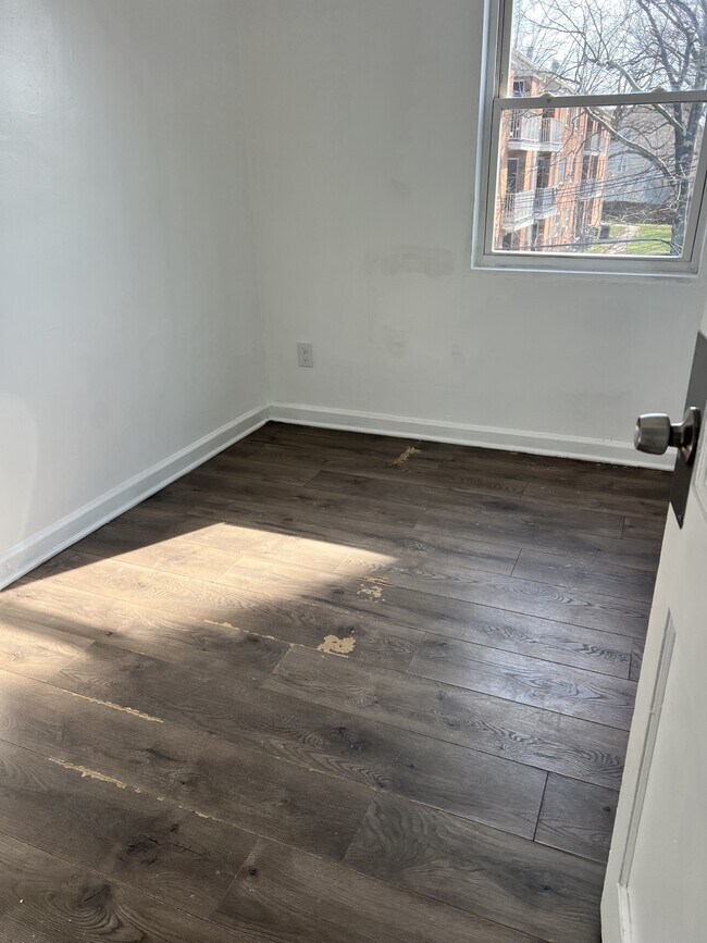 Building Photo - 51 Madison Dr