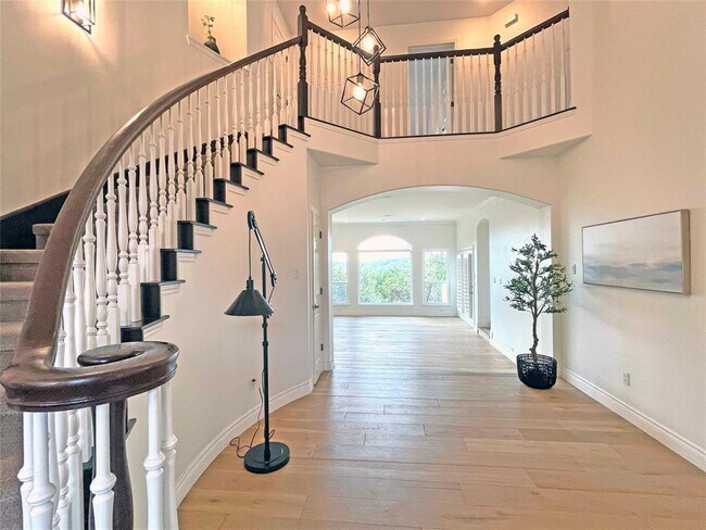 Building Photo - 9604 Big View Dr