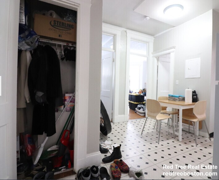 Building Photo - 465 Park Dr