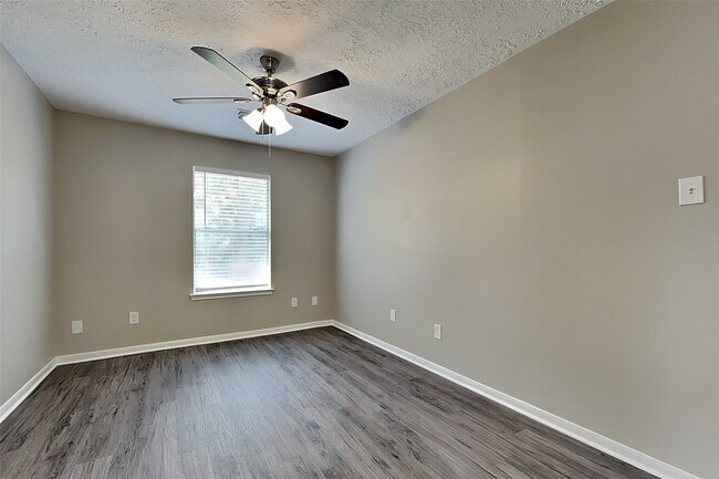 Building Photo - 25814 Richards Rd