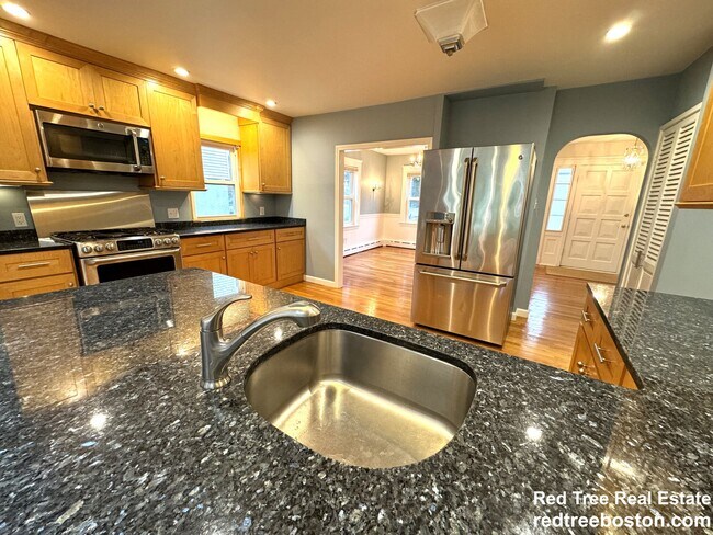 Building Photo - 46 Cerdan Ave