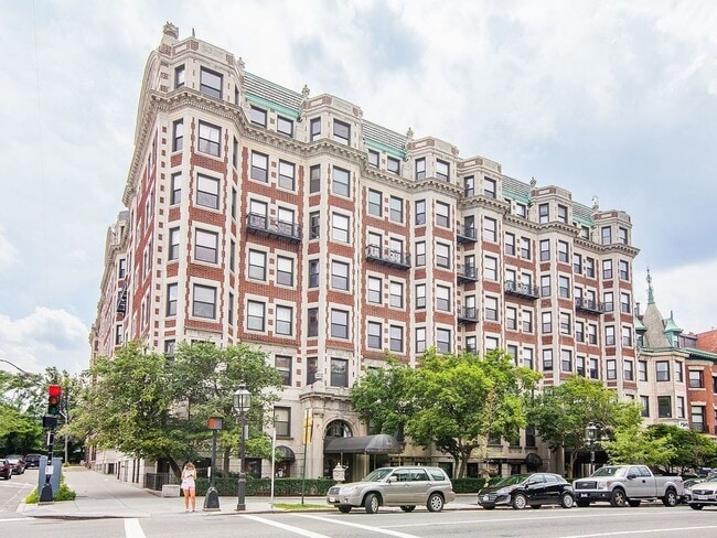 Building Photo - 464 Commonwealth Ave