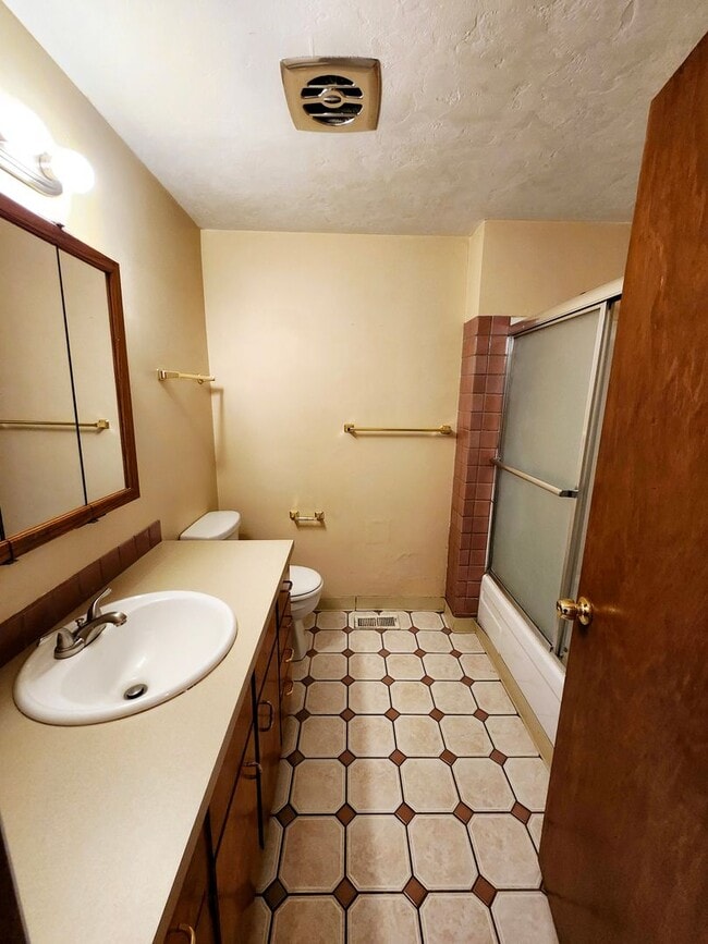 Building Photo - 2108 W 9th Pl