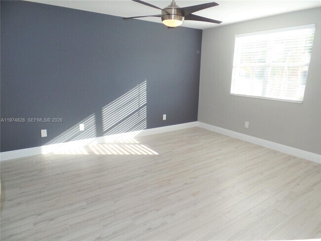 Building Photo - 1239 SW 46th Ave