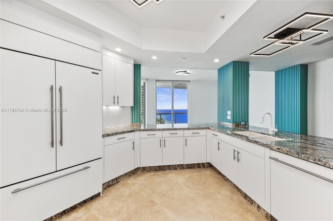 Building Photo - 4600 N Ocean Dr