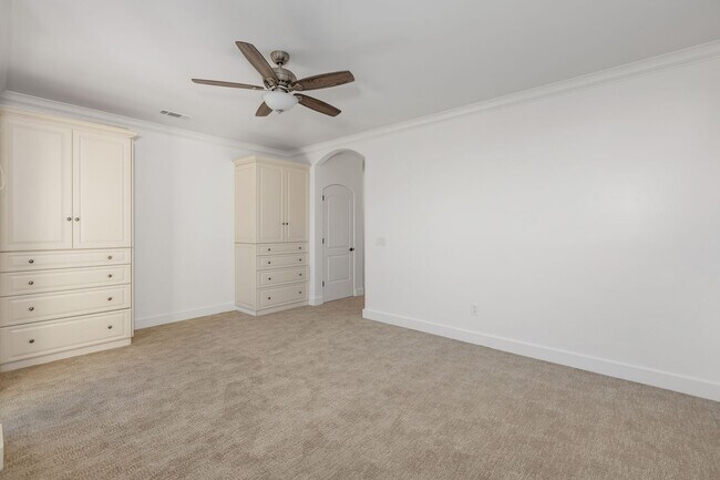 Building Photo - 3-bedroom 3.5 Coronado Village home near schools