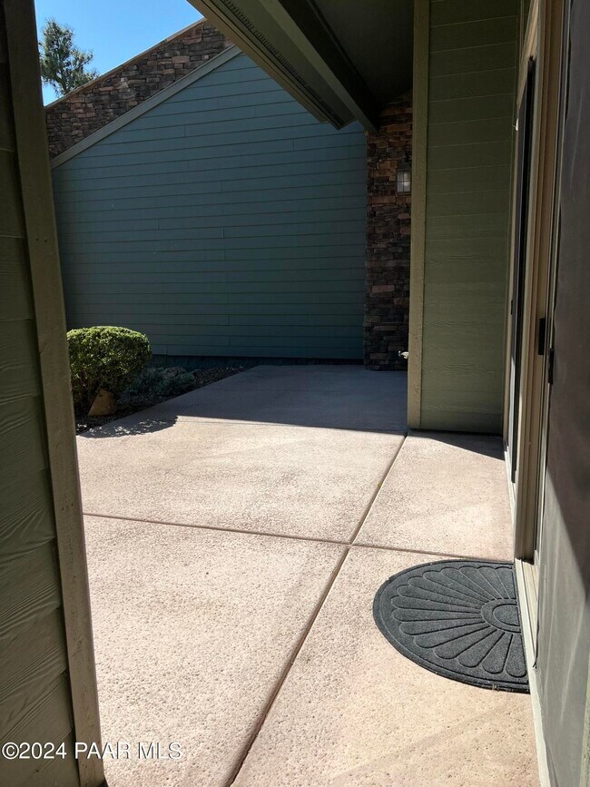 Building Photo - 671 Crosscreek Dr