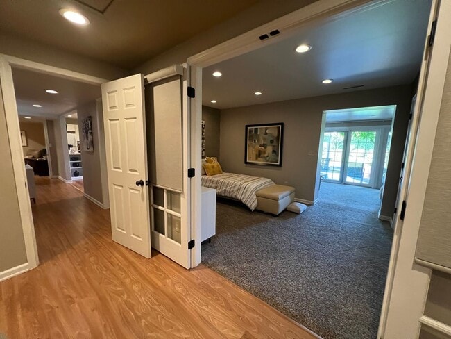 Building Photo - Carriage House