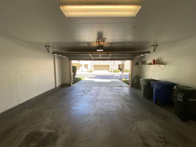 Building Photo - 3 Bed, 2½ Bath Two Story Condo in Natomas' Hampton Village