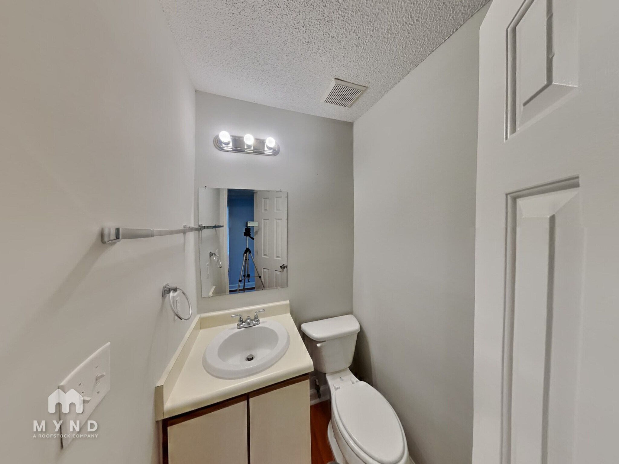 Building Photo - 3306 Woodland Park Rd