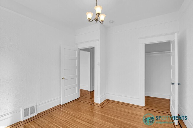 Building Photo - Cole Valley: Top Floor Edwardian Flat w/ F...