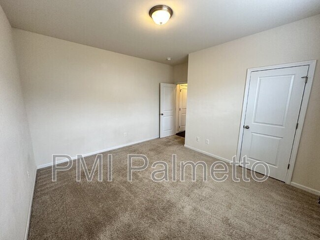 Building Photo - 933 Centennial Dr