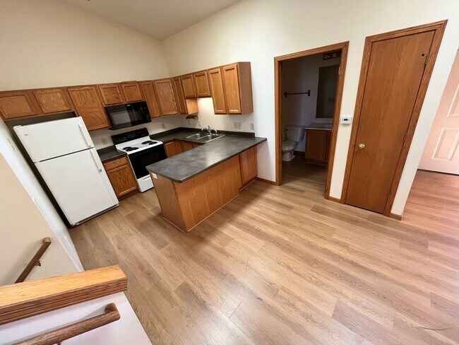 Building Photo - 711 29th Ave NE