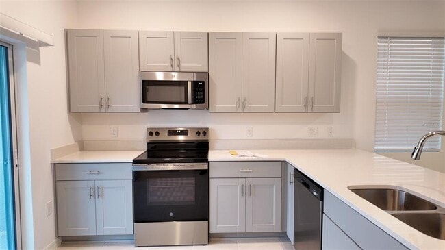 Building Photo - 3240 Skyline Lp