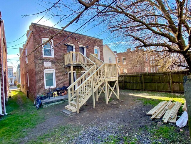 Building Photo - 604 N 32nd St