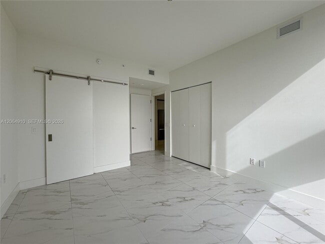 Building Photo - 2000 Metropica Wy