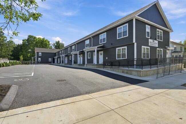 Building Photo - 61 Parker St