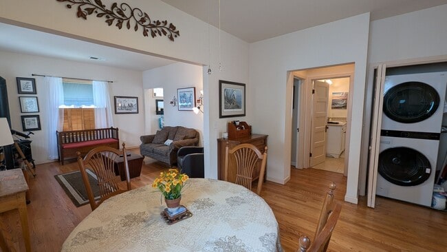 Building Photo - Quaint Historical Home near Downtown Pacif...