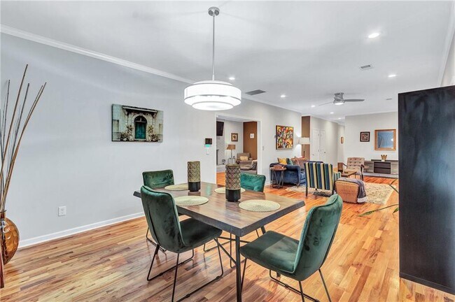 Building Photo - 2418 Bollingbrook Dr SW