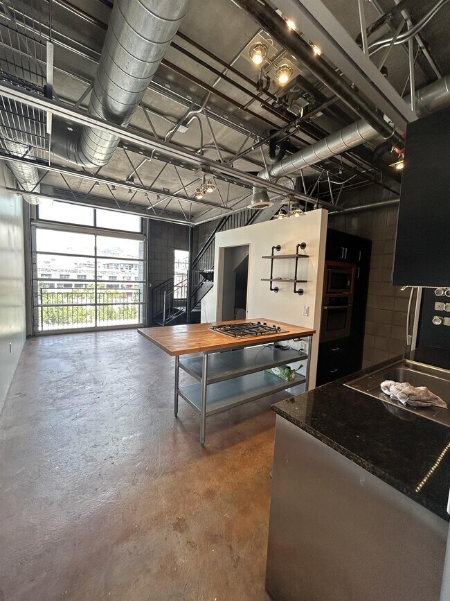 Building Photo - 360 W 300 S